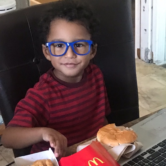 Profile Picture of Lucas Teixeira (@lunaluan304) on Poshmark