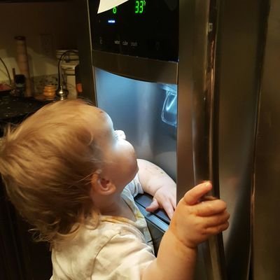 Profile Picture of Mary Herzog (@MaryTheWino) on Twitter