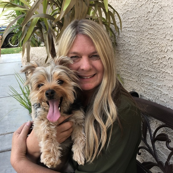 Profile Picture of Lori Jones (@loricarlsbad) on Poshmark