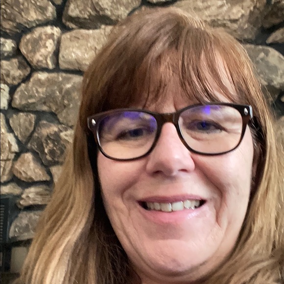 Profile Picture of Brenda Peterson (@brenda54956) on Poshmark