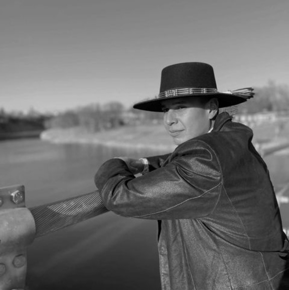 Profile Picture of Howard Roulette (@roulette_10) on Poshmark