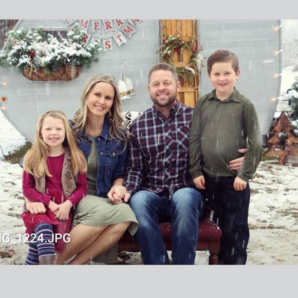 Profile Picture of Kelly Budka (@youniquemom) on Poshmark