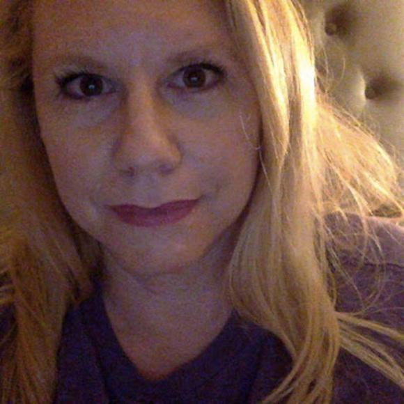 Profile Picture of Tammy Hale (@tammyhale708) on Poshmark