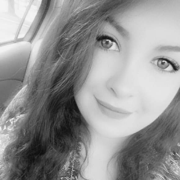 Profile Picture of Cheyenne Kohloff (@cheychey8196) on Poshmark