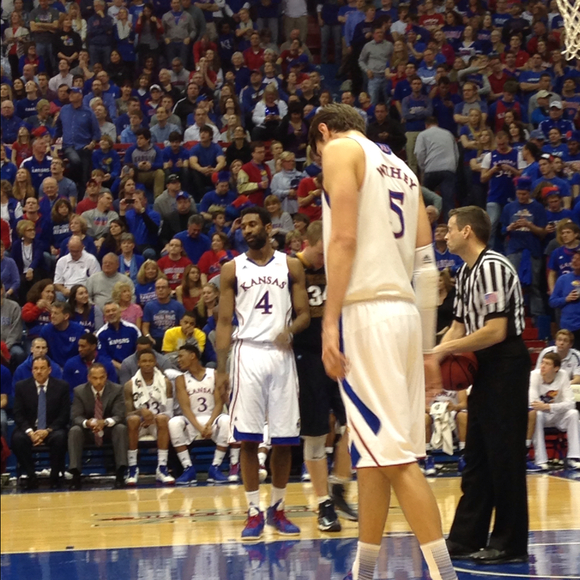 Profile Picture of Lori Elston (@lorij4269) on Poshmark