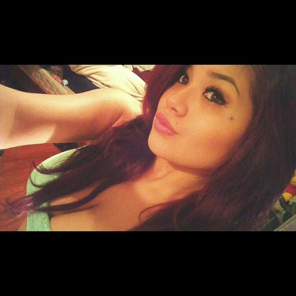 Profile Picture of Leslie Onate (@leslieosunaa) on Poshmark