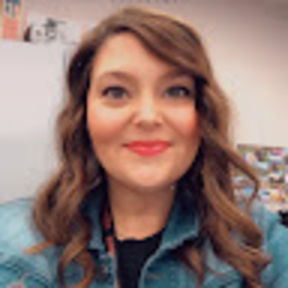 Profile Picture of Kellie Weimer (@kellieweimer) on Poshmark