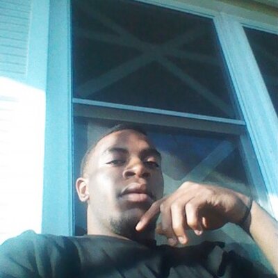 Profile Picture of Dee Garrett (@deeblowed32) on Twitter