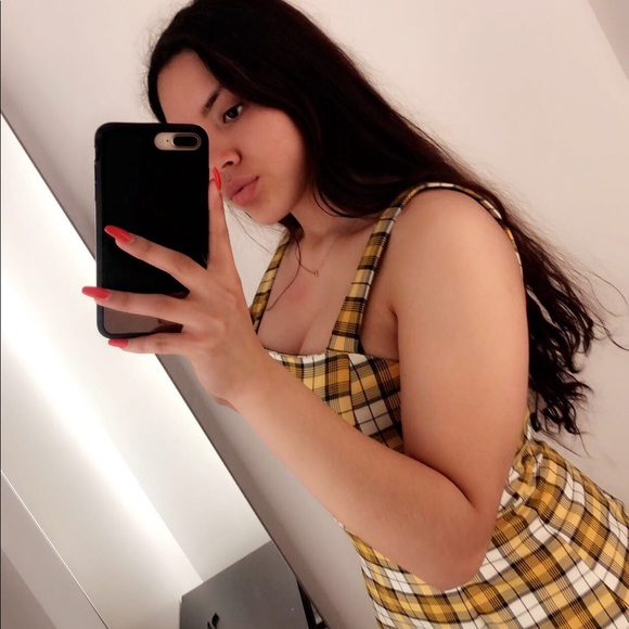 Profile Picture of Lizbeth Lujan (@lizbethlujanxx) on Poshmark