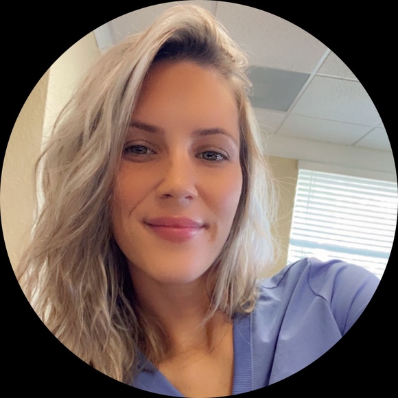 Profile Picture of Alexa Potier (@alexapotier04) on Poshmark
