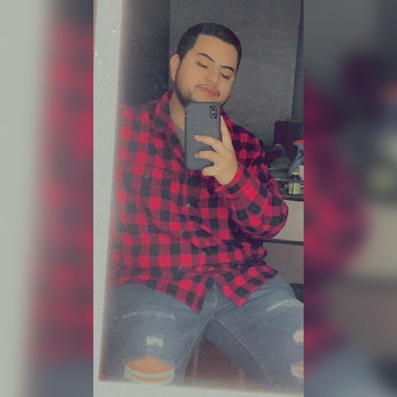 Profile Picture of Alex Madrigal (@alexmadrigal81) on Poshmark
