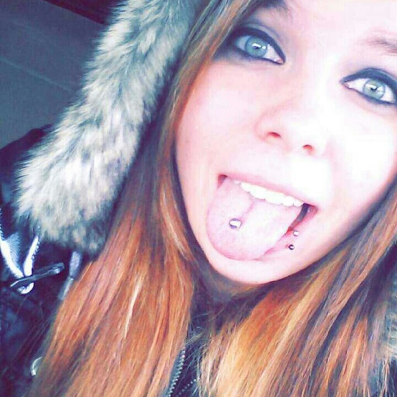 Profile Picture of Sam Shade (@sambam2393) on Poshmark