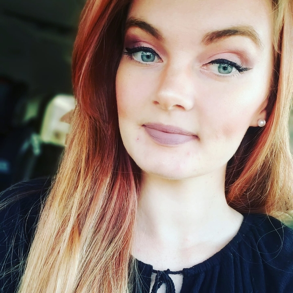 Profile Picture of Lily Lofton (@littlefaye11) on Poshmark