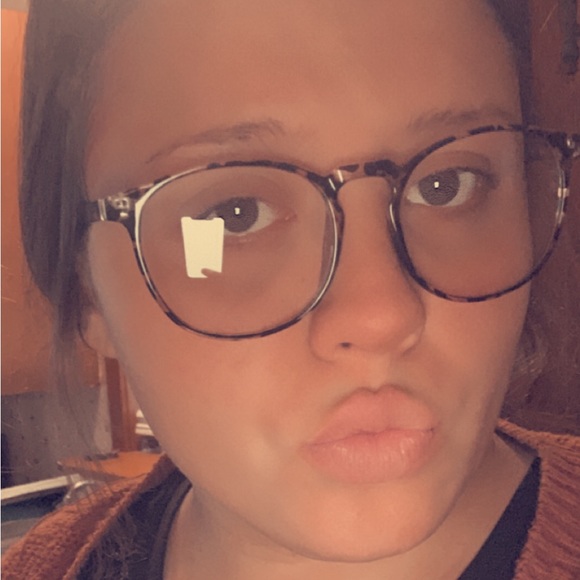 Profile Picture of Ashley Labounty (@labountyashley) on Poshmark