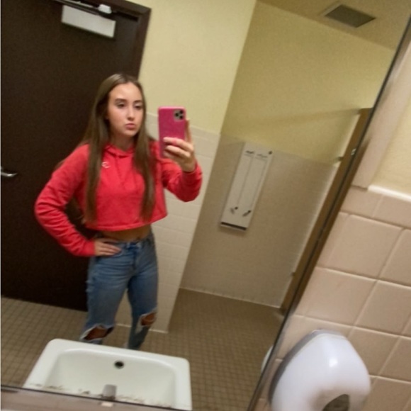 Profile Picture of Lily Peters (@lpeters007) on Poshmark