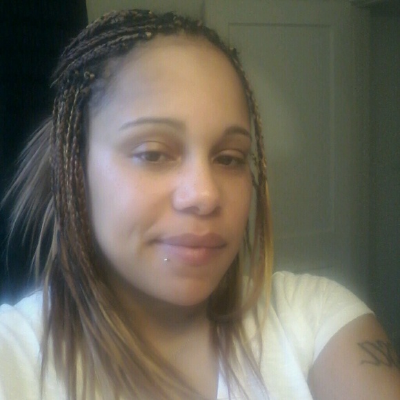 Profile Picture of Vanessa Goodlow (@nessaj19) on Poshmark