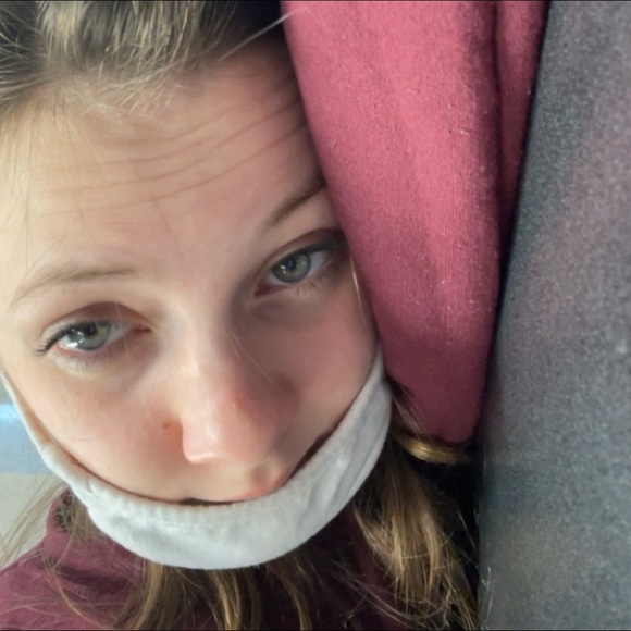 Profile Picture of Ella Ledl (@eledl30) on Poshmark