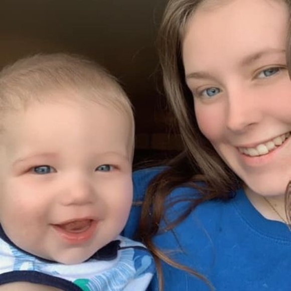 Profile Picture of Lori Bennett (@loribennett420) on Poshmark