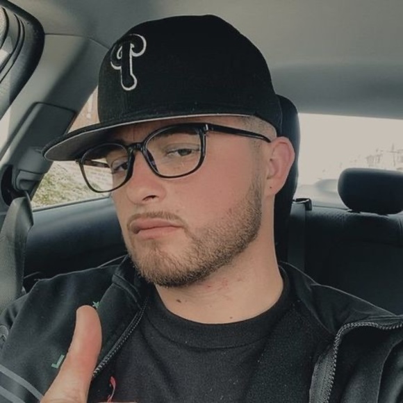 Profile Picture of Tz martins Martins (@andersondiv05) on Poshmark