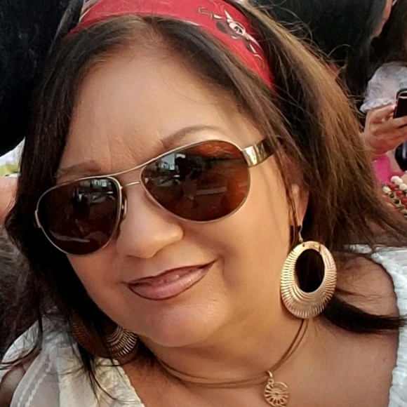 Profile Picture of Sherry Lynagh (@sherrylynagh) on Poshmark