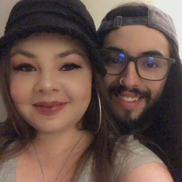 Profile Picture of Robin Hollinshead (@robinhollinshea) on Poshmark