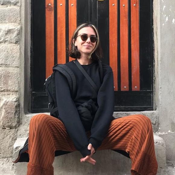 Profile Picture of Joelle Molloy (@joellemolloy) on Poshmark