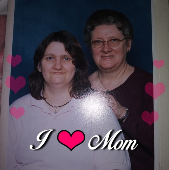 Profile Picture of Holly Papajohn (@my8luvs) on Poshmark