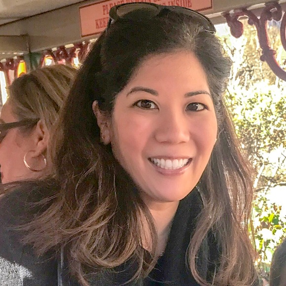 Profile Picture of Lori Shanks (@lnoshiro74) on Poshmark