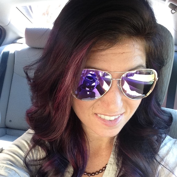 Profile Picture of Darcee Richards (@rich4393) on Poshmark