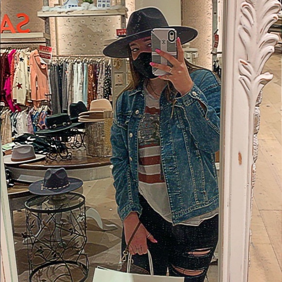 Profile Picture of Gracie Romine (@gracie_romine) on Poshmark