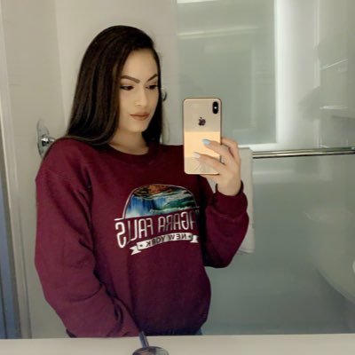 Profile Picture of Ava Ross (@Avaross03) on Twitter