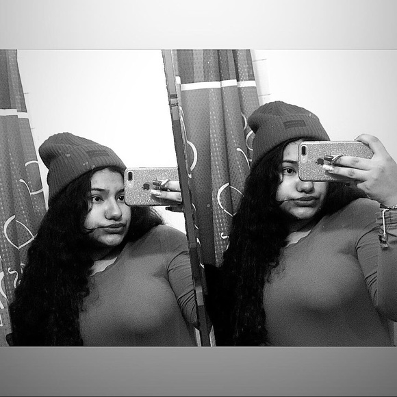 Profile Picture of Daniela Pineda (@daniela452) on Poshmark