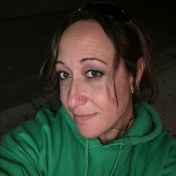 Gina Diluzio - Poshmark Profile Picture of Gina Diluzio (@girl2192002) on Poshmark