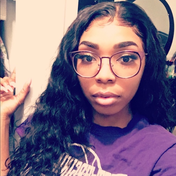 Profile Picture of Amiea Summers (@amiea_s) on Poshmark