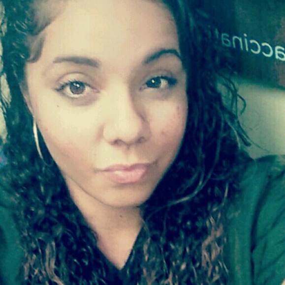 Profile Picture of Cookie Gonzalez (@carminaamina) on Poshmark