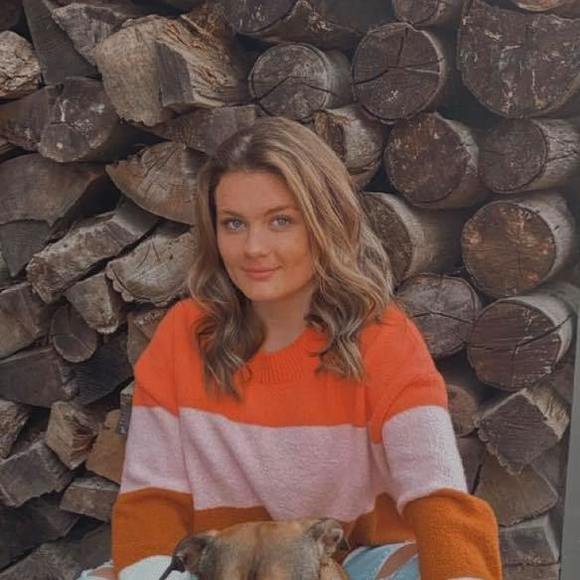 Profile Picture of Hannah Schneider (@hgschneiderr) on Poshmark