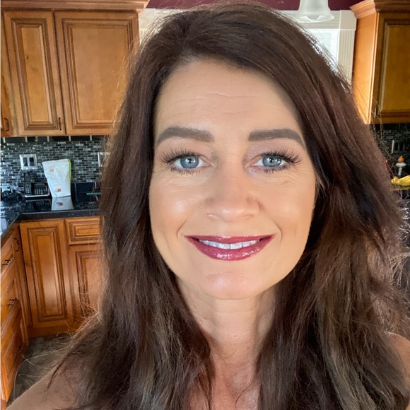 Profile Picture of Jennifer Oliver hogan (@jenniferoliv947) on Poshmark