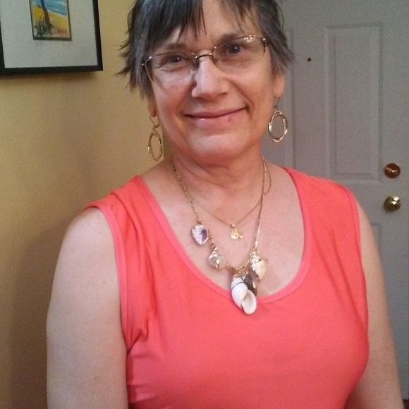 Profile Picture of Jeannette Lokay (@jeannette_lokay) on Poshmark