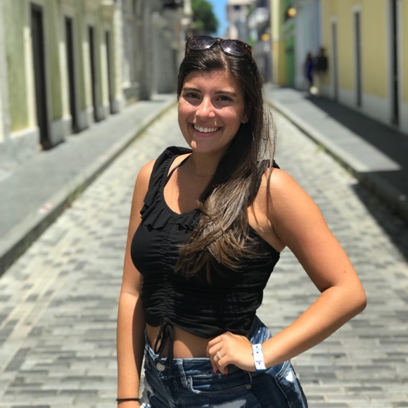 Profile Picture of Alexandra Pappas (@alexpappas23) on Poshmark