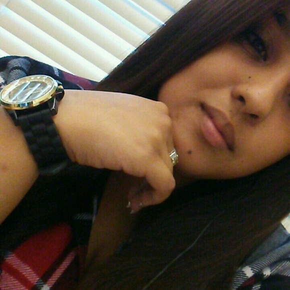 Profile Picture of Elizabeth Birdsong (@ebirds18) on Poshmark