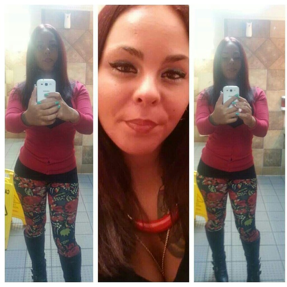 Profile Picture of Angela Hillers (@angelah0327) on Poshmark