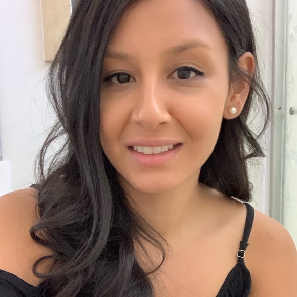 Profile Picture of Laurissa Solema (@laurissa2789) on Poshmark