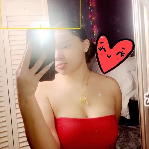 Profile Picture of Ãvíaññá Áviãnñã (@aaaviii_) on Poshmark