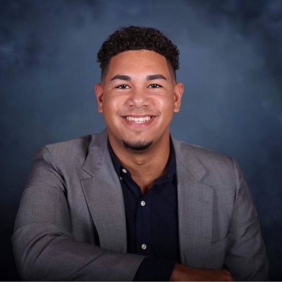 Profile Picture of Alex Arriaga (@aarriag8) on Poshmark