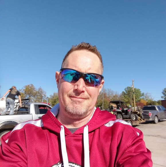 Profile Picture of Blake Robinson-moore (@blakerobinso620) on Poshmark