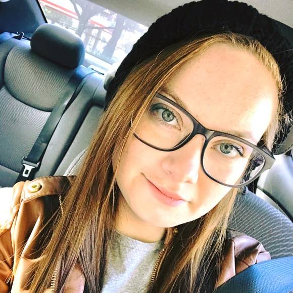 Profile Picture of Victoria Sarnoff (@vsarnoff) on Poshmark