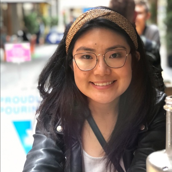 Profile Picture of Juliana Taketa (@julianataketa) on Poshmark