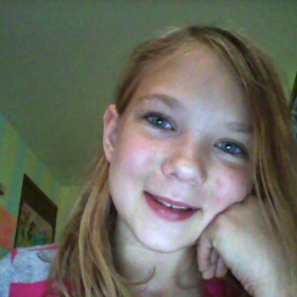 Profile Picture of Andrea Weiand (@andrea_weiand) on Poshmark