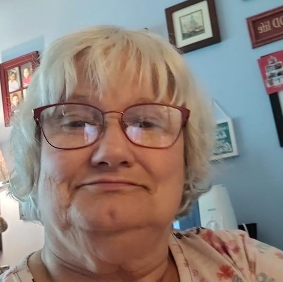 Profile Picture of Beverley Brazelle (@bbrazelle) on Poshmark