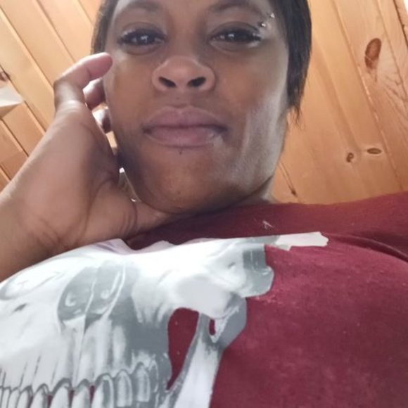 Profile Picture of Shavon Hardnett (@shavon_hardnett) on Poshmark